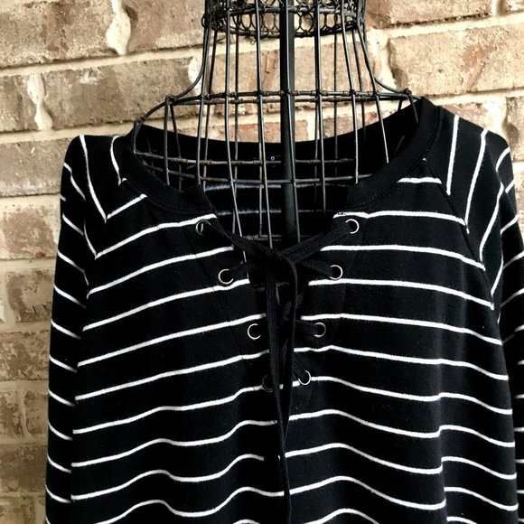 Torrid Black Stripe Lace-Up Fleece Sweatshirt Torrid 0 Size 10-12 Raglan Sleeves - Picture 2 of 12
